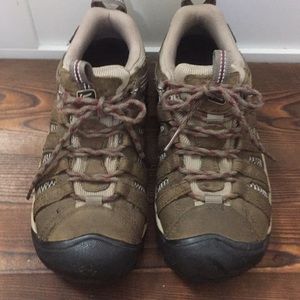 Like-New KEEN leather waterproof hiking shoes